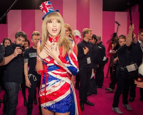 Taylor Swifti Backstage At The Victorias Secret Fashion Show