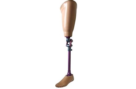 16 x zo mooi kan een prothese zijn. Däne schlägt mit Beinprothese am Münchner Bahnhof auf ...