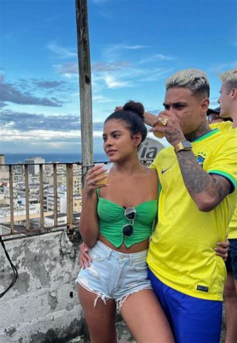 O Amor Está No Ar Bella Campos E Mc Cabelinho Aproveitam A Copa Do Mundo Juntos Celebridades
