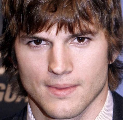 Последние твиты от ashton kutcher (@aplusk). 12-Jähriger löst Polizei-Einsatz aus: Ashton Kutcher ...