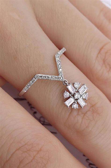 Very Delicate Unique Trendy Stylish Diamond K White Gold Snowflake