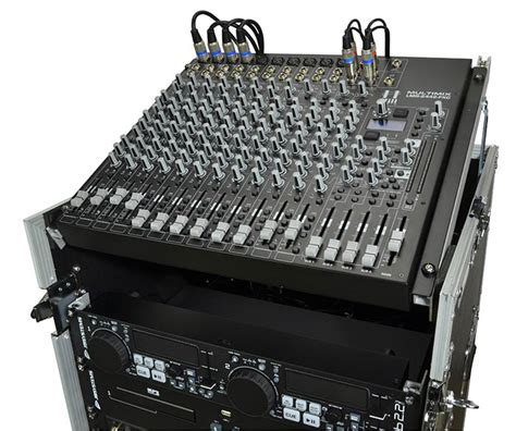 Complete Pa System With Mixer Amp Speakers Radio Mics Flight Case