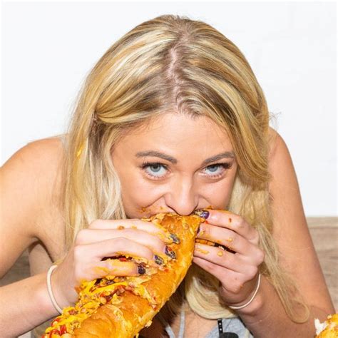 Woman Eats 55lb 3ft Hot Dog With 5000 Calories In 25 Minutes Wales