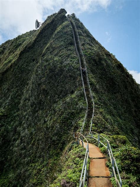 Stairway To Heaven Hawaii Hike The Epic Haiku Stairs In Oahu