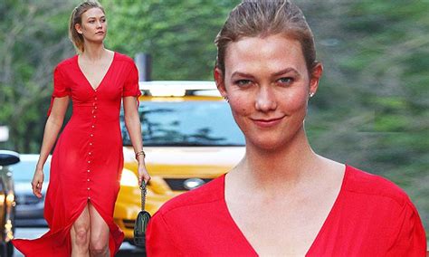 Karlie Kloss Is A Vision In Red As She Heads To Meeting Daily Mail Online
