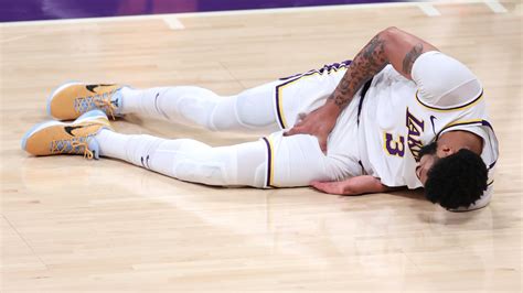 Anthony Davis Injury Update Lakers Star Day To Day With Strained Left