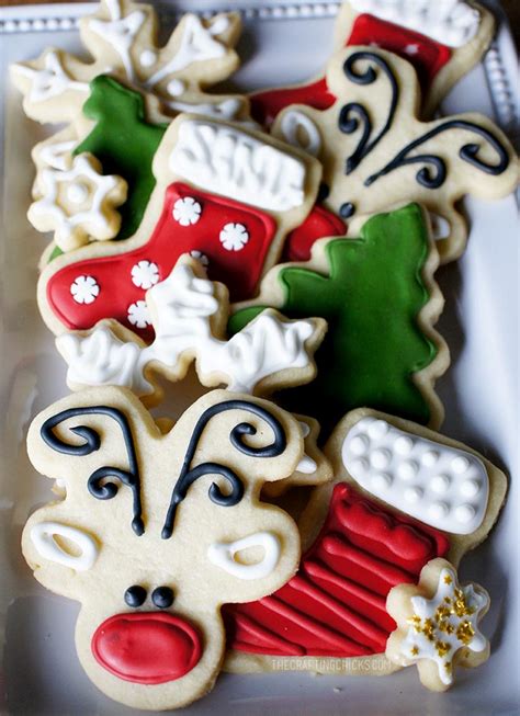With holiday cookie swaps and gift giving, we're almost all required to decorate at least one batch of sugar cookies. Christmas Cookies - The Crafting Chicks