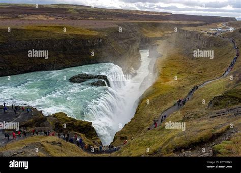 Der Riesige Gullfoss Wasserfall In Island Ist Teil Der Beliebte