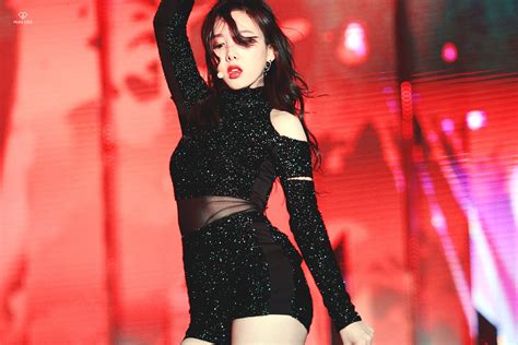 Twice Nayeon Sexiest Performance Since Debut Daily K Pop News