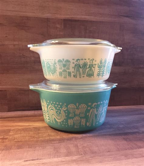 Vintage Pyrex Butterprint Casserole Dish Set With Lids 472 And 473