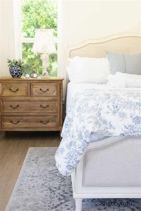 40 French Country Bedrooms To Make You Swoon