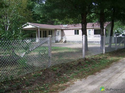 Un lieu communément appelé « bois de colombes » qui fut enfin desservi par le chemin de fer en 1856, favorisant l'urbanisation du site une reconversion économique. Val-Des-Bois à vendre | DuProprio