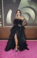 Anitta usa vestido plissado com fenda e arrasa no Premio Lo Nuestro ...