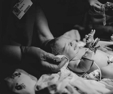 Documentary Style Lifestyle Fresh 48 Newborn Photography Portrait