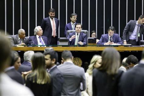 Câmara conclui votação de projeto que isenta partidos de multas por