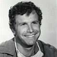 Who's Wayne Rogers? Wiki: Net Worth,Death,Died,Wife,Son,Parents,Family