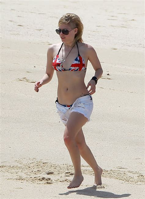 Avril Lavigne Ran On The Beach In A Union Jack Bikini In Mexico In