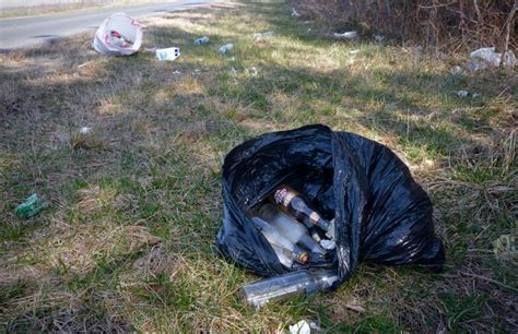 This site is not monitored 24/7. Sussex County roadside trash a dirty issue | Cape Gazette
