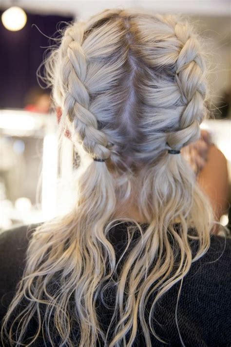 Coiffures Avec Une Tresse Collée Apprenez Comment Les Faire De