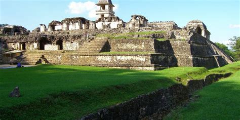 Palenque Impresionante Zona Arqueológica Maya En Mitad De La Selva