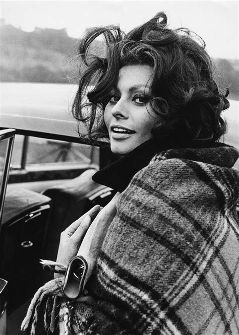 11 Italian Beauties Who Make The Case For La Dolce Vita Sophia Loren Photo Sophia Loren