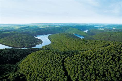 Hesensko je spolková země nacházející se ve středu německa. Natuurlandschappen. Hessen Tourismus