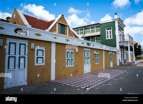 La Arquitectura Colonial Holandesa Oranjestad Aruba Fotografía De Stock