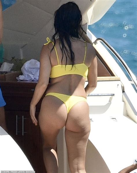 Kendall Jenner And Kourtney Kardashian Sexy Bikini In Costa Smeralda