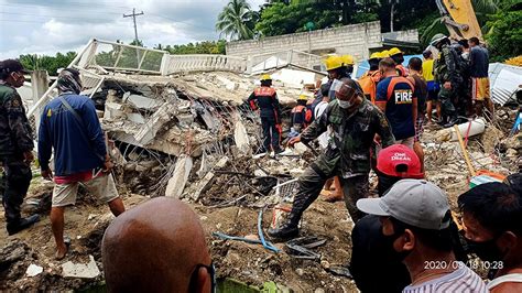 One Dead Dozens Injured As Earthquake Hits Central Philippines