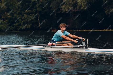 Premium Photo Sportsman Single Scull Man Rower Rowing At River