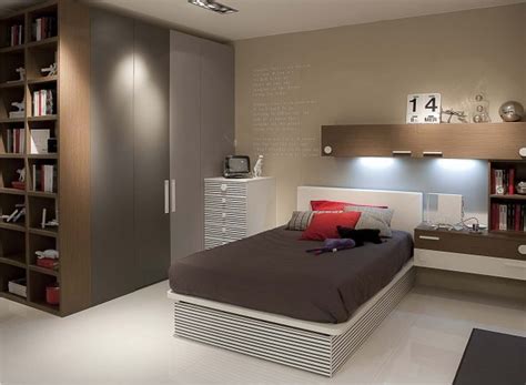 In italia, in base alle dimensioni i letti possono essere: Letto XBED beta: piazza e mezza con testiera imbottita-