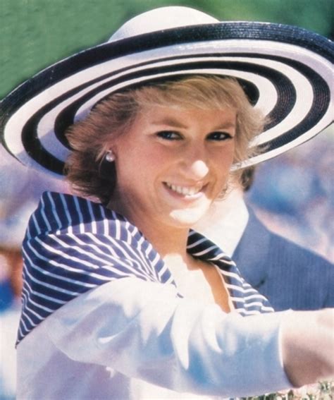 Princess Diana She Looks Beautiful In This Picture Princess Diana Tribute Page Photo