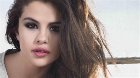 Selena Gomez Hd Wallpaper Pictures