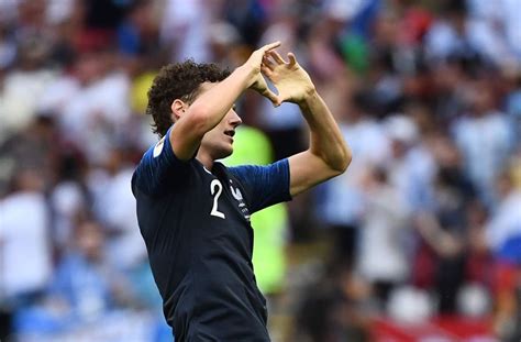 Is this a bad time to say i'm going to support psg if we lose? VfB-Profi trifft bei WM 2018: Pavard-Freundin jubelt auf ...
