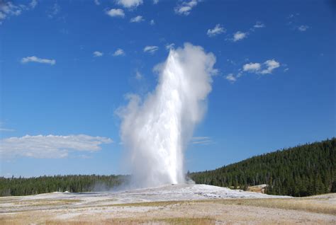 What Time Does Old Faithful Erupt