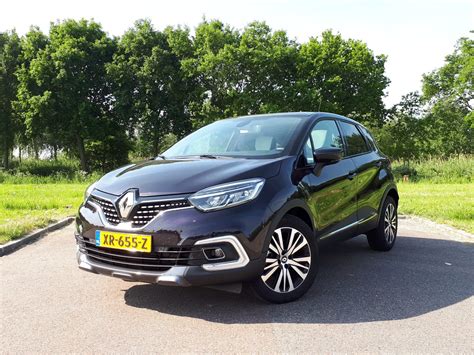 The first letter of a proper name. Autotest - Renault Captur TCe 150 Initiale Paris - AutoRAI.nl
