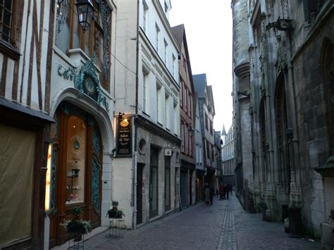 It is located about 78 miles (125 km) northwest of paris, on the seine river. Rouen Daily Photo: Rue Saint-Romain