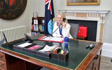 With Her Strangely Empty Office Desk What Is Liz Truss Really Trying