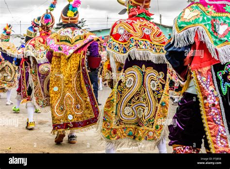 Parramos Guatemala Diciembre Los bailarines interpretan la danza folclórica