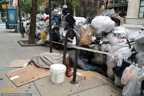 De Blasio Says Hell Move Homeless Back Into Shelters After Complaints Over Hotels Daily Mail