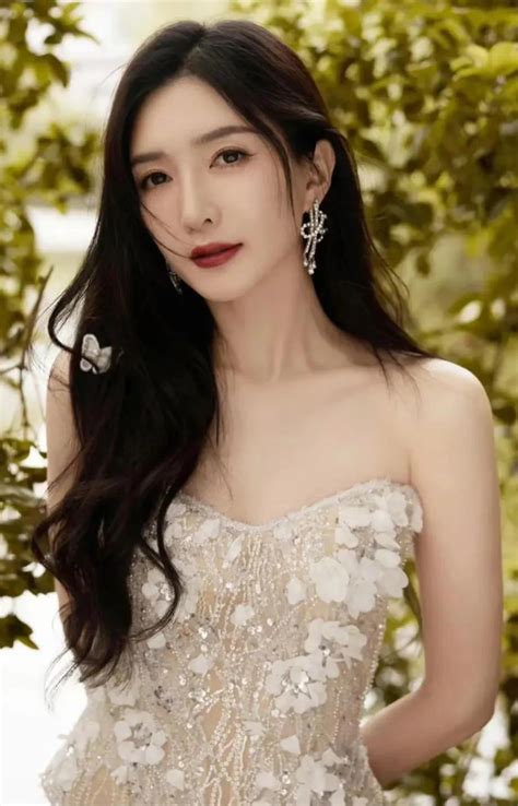 Sexy Beauty Jiang Shuying This Tube Top Dress Is Too Beautiful It Can