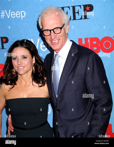 New York Usa 6th Apr 2015 Actress Julia Louis Dreyfus And Her
