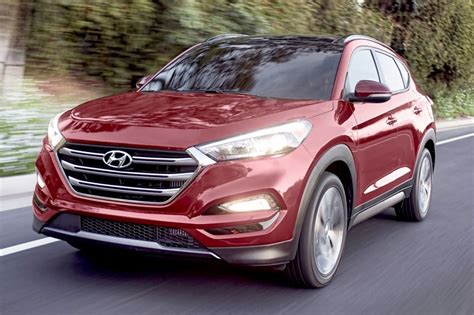 Hyundai tucson dimensions 4475 mm in length, 1850 mm in width and 1660 mm in height, with a wheelbase of 2670 mm, you can also check hyundai tucson dimension converted into cm (centimeter), inches and feet for all variants of the car. 2016 Hyundai Tucson Pictures - 314 Photos | Edmunds