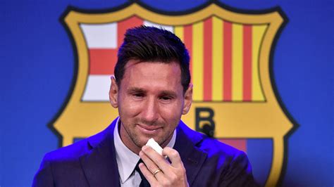 Las Conmovedoras Imágenes De La Despedida De Messi Del Barcelona