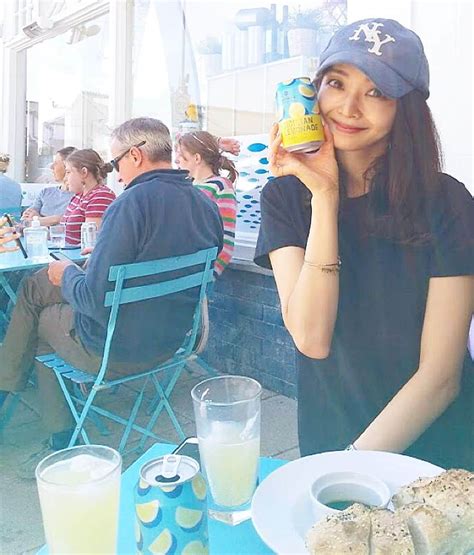 渡辺枝里子さんのインスタグラム写真 渡辺枝里子instagram「【seafoodbar🦞】 Mackerelskyseafoodbar 橋のそばに佇む青を基調としたレストラン