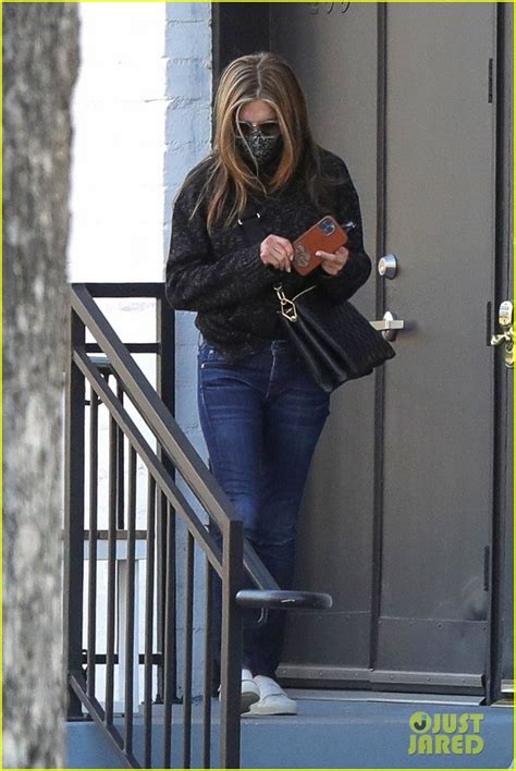 Jennifer Aniston Keeps It Cute And Casual For Afternoon Hair Appointment