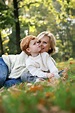 Madre con il figlio immagine stock. Immagine di autunno - 8867343