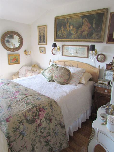 Eating in your bedroom is not the date. Bedroom Wall Decor Ideas, pin ref 8905574743 - Eye ...