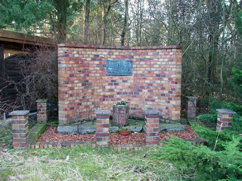 Check spelling or type a new query. File:Denkmal Berga.JPG - Wikimedia Commons