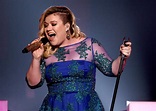 Watch Kelly Clarkson Perform a Moving Rendition of Ed Sheeran's Song ...
